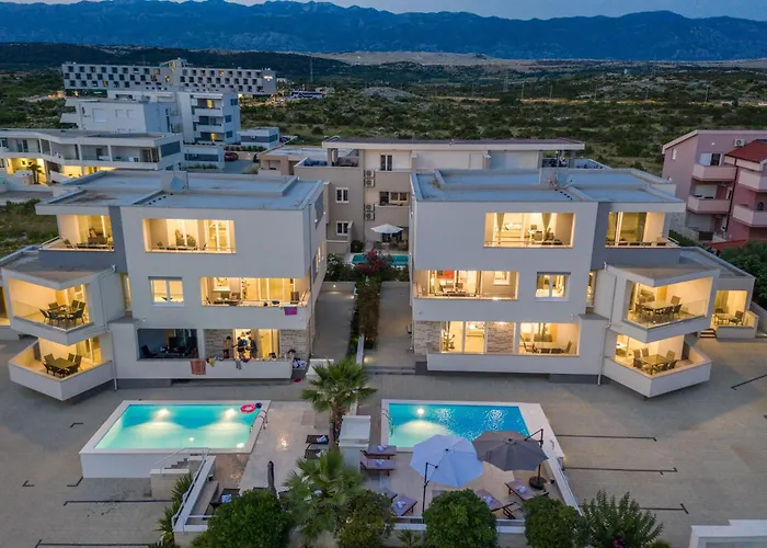 Apartments & Rooms Danivan Pool Villas
