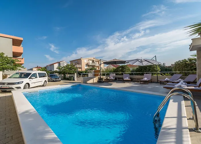 Apartments & Rooms Danivan Pool Villas