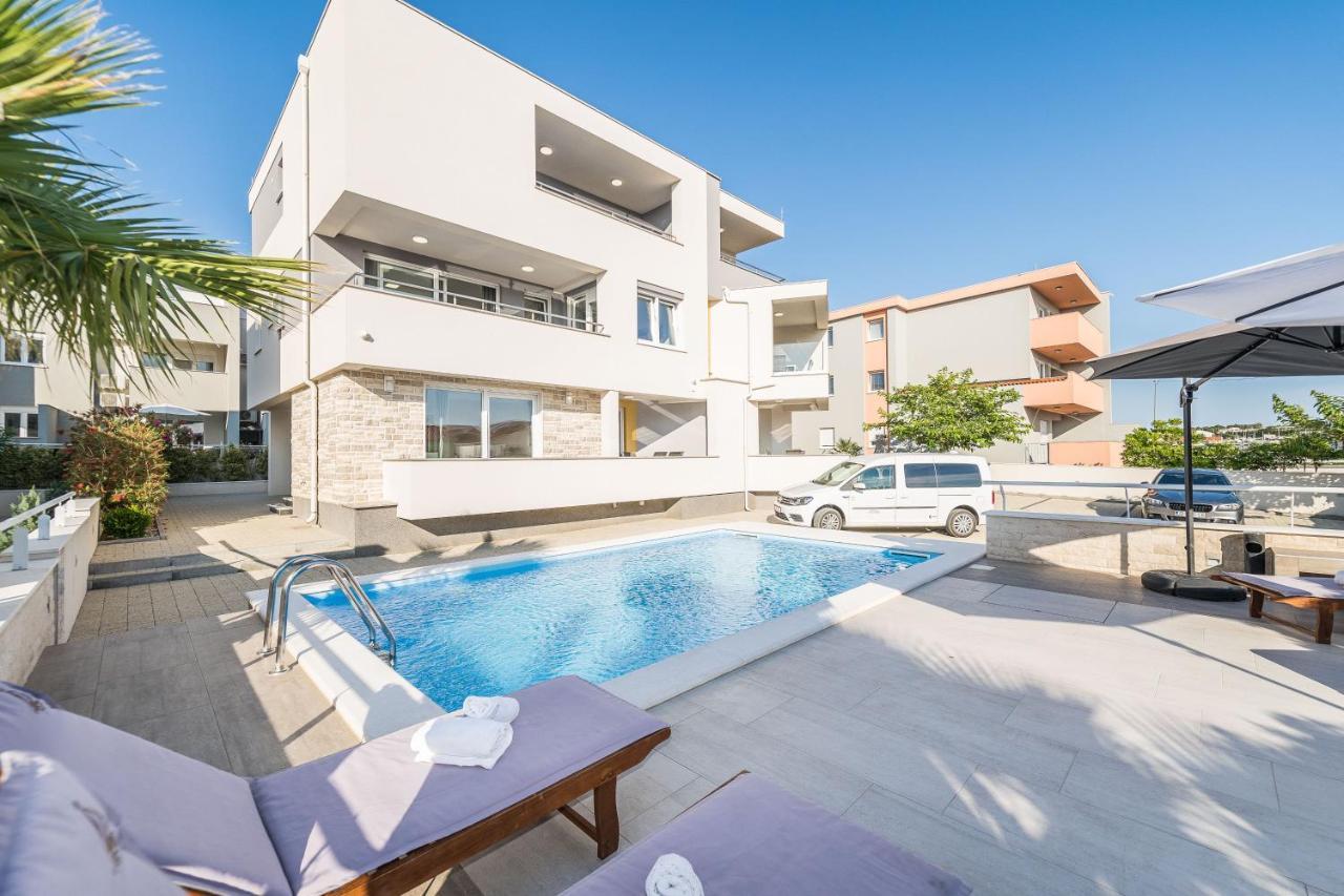 Apartments & Rooms Danivan Pool Villas * Novalja