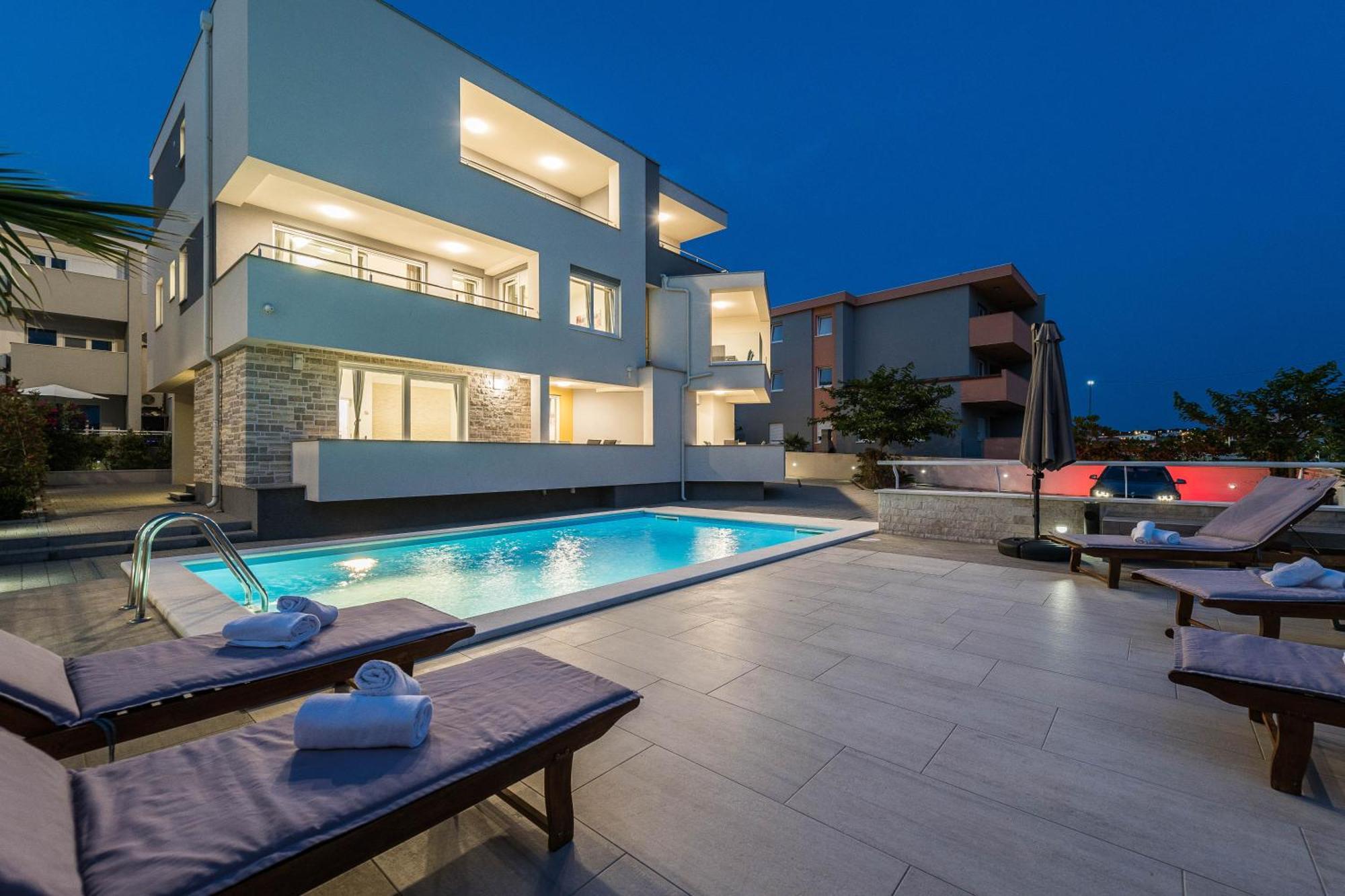 Apartments & Rooms Danivan Pool Villas