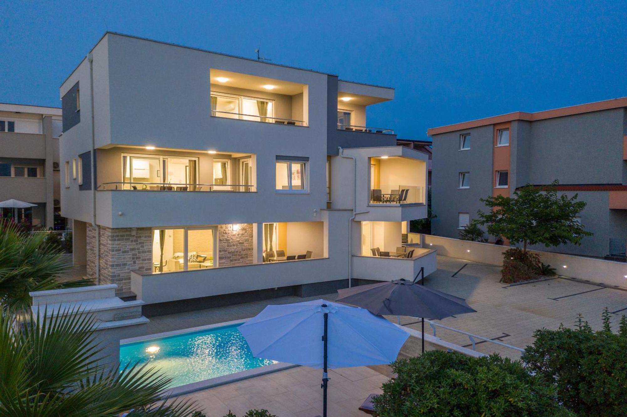 Apartments & Rooms Danivan Pool Villas Apartment *