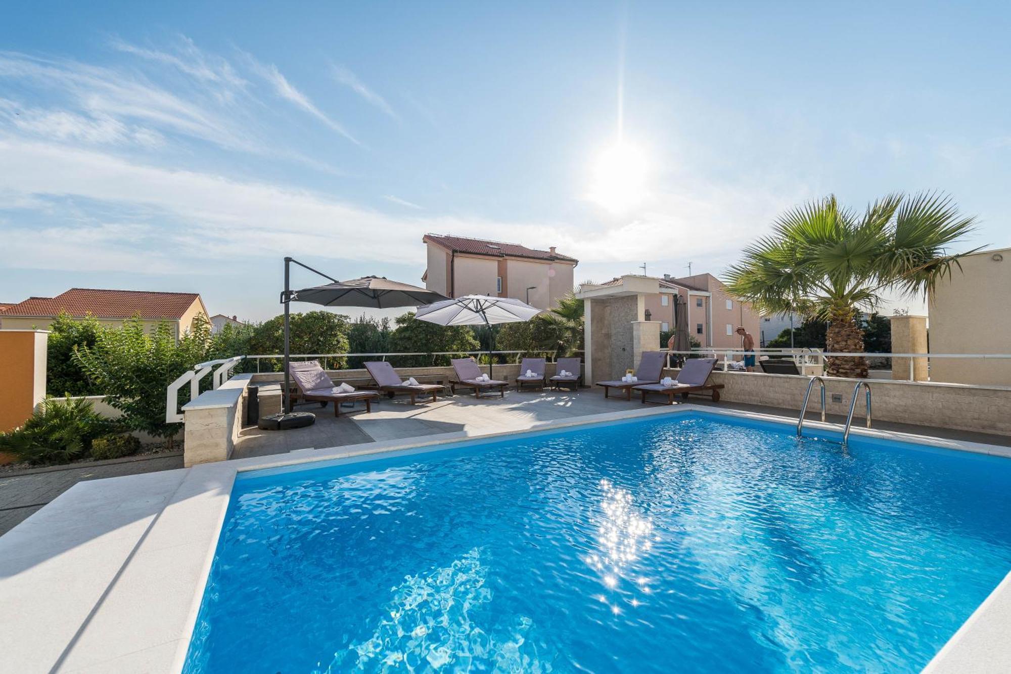 Apartments & Rooms Danivan Pool Villas * Novalja