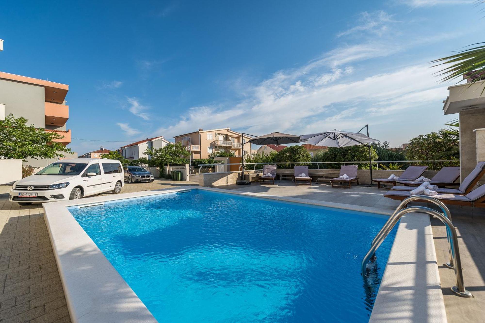Apartments & Rooms Danivan Pool Villas Apartment