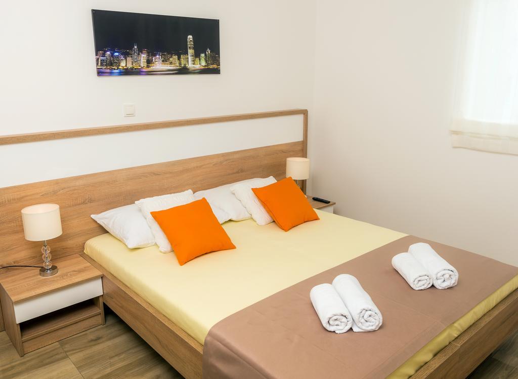 Apartments & Rooms Danivan Pool Villas Apartment Novalja