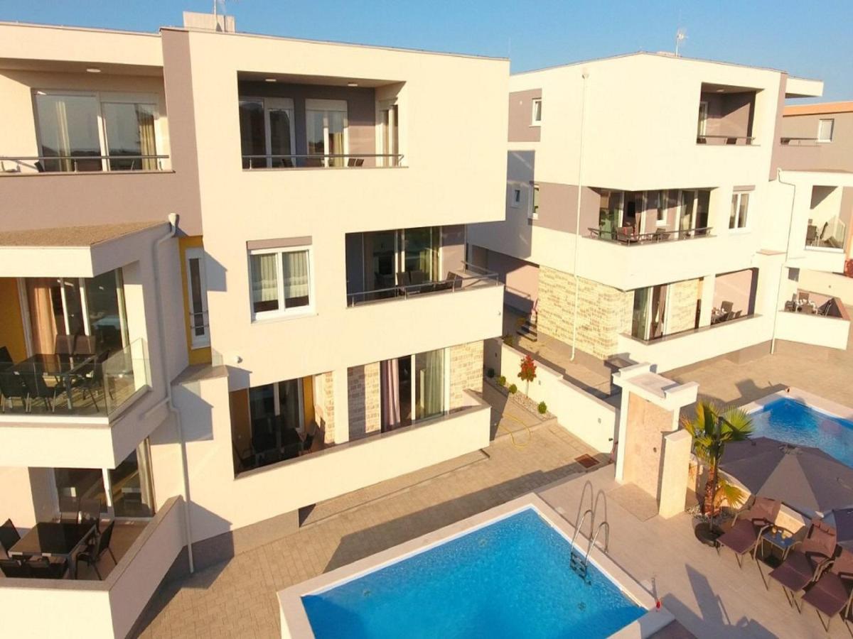 Apartments & Rooms Danivan Pool Villas Apartment *